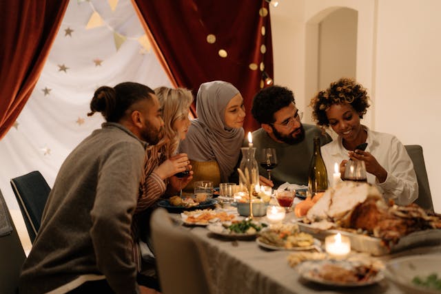 Smiling people enjoying a nutritious meal together 