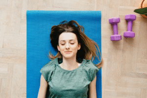 Read more about the article No Equipment Needed: 10-Minute Home Workouts for Busy Professionals