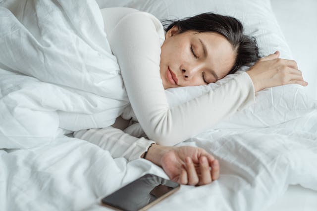 women is sleeping Health and Fitness